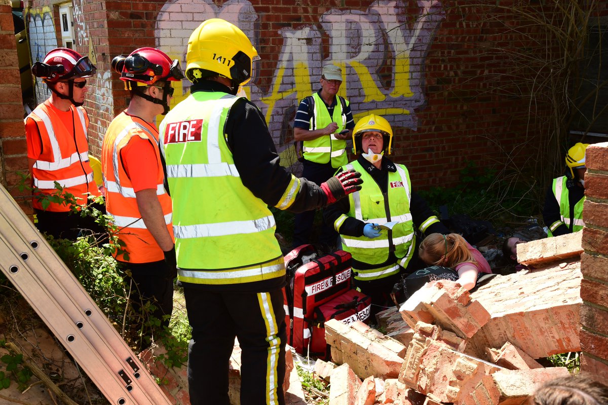 HantsIOW_fire's tweet photo. Firefighters to take part in huge disaster scenario. More than 2,000 people will be involved in simulated storm surges, severe flooding, mudslides and collapsed buildings @TheSimexSeries @PortsmouthUni @USAR_Capability #TeamHants https://t.co/91lqk5rC5o 🚒 https://t.co/WQt6B6hFGM