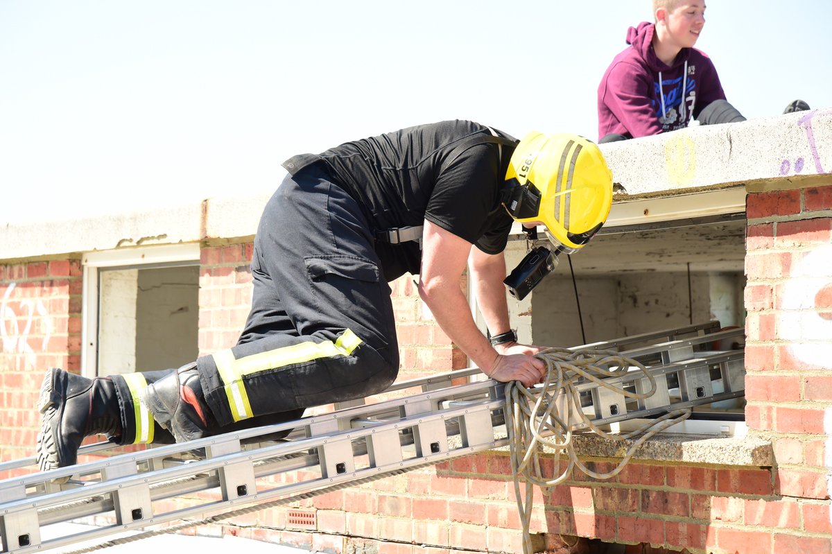 HantsIOW_fire's tweet photo. Firefighters to take part in huge disaster scenario. More than 2,000 people will be involved in simulated storm surges, severe flooding, mudslides and collapsed buildings @TheSimexSeries @PortsmouthUni @USAR_Capability #TeamHants https://t.co/91lqk5rC5o 🚒 https://t.co/WQt6B6hFGM