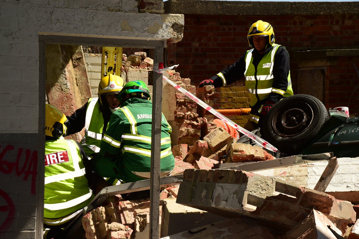 HantsIOW_fire's tweet photo. Firefighters to take part in huge disaster scenario. More than 2,000 people will be involved in simulated storm surges, severe flooding, mudslides and collapsed buildings @TheSimexSeries @PortsmouthUni @USAR_Capability #TeamHants https://t.co/91lqk5rC5o 🚒 https://t.co/WQt6B6hFGM
