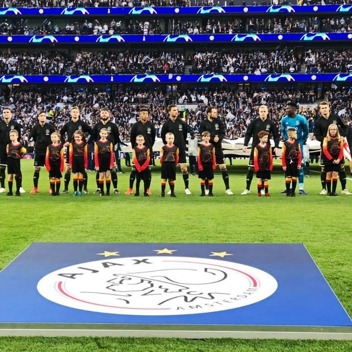 fubolmijo's tweet photo. Será difícil olvidarse de cómo jugaba este Ajax. Equipazo total. #RESPECT https://t.co/KSEGNINyNw