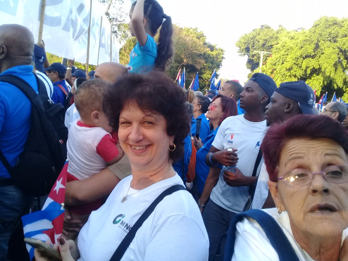 MarpessaV's tweet photo. El @MincinCuba se hizo sentir en la#Plaza desade el amanecer.  #SomosCuba 
#SomosContinuidad 
@MincinCuba 
@BetsyDazVelzqu1 
@RiveraNogareda 
@MiriamP04398282 
@NancyValdsJimn1 
@AnaelsyAnitag 
@SiurizG 
@FranSilvaHerre1 https://t.co/RAIzHyCUUb