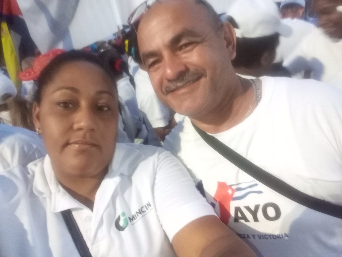 MarpessaV's tweet photo. El @MincinCuba se hizo sentir en la#Plaza desade el amanecer.  #SomosCuba 
#SomosContinuidad 
@MincinCuba 
@BetsyDazVelzqu1 
@RiveraNogareda 
@MiriamP04398282 
@NancyValdsJimn1 
@AnaelsyAnitag 
@SiurizG 
@FranSilvaHerre1 https://t.co/RAIzHyCUUb