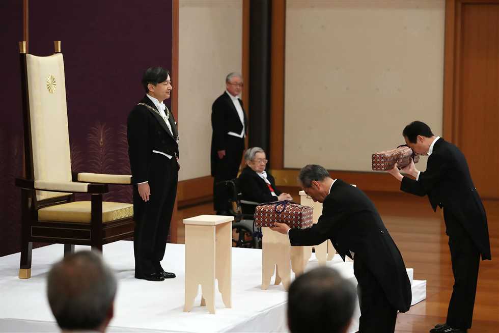 بالصور مراسم تنازل إمبراطور  اليابان عن العرش