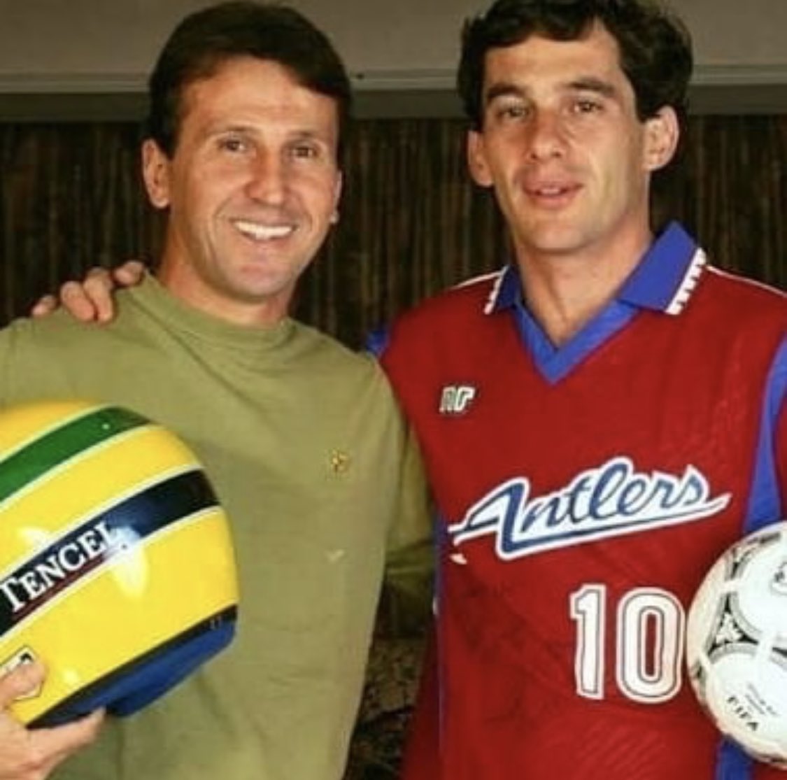 RebelloHenrique's tweet photo. Bons tempos onde a juventude brasileira contava com referenciais de máximo valor.
#redacaosportv     🇧🇷
R.I.P. Senna 🏎
Vida longa ao rei #ZICO⚽️ https://t.co/WVO5JqW1Yd