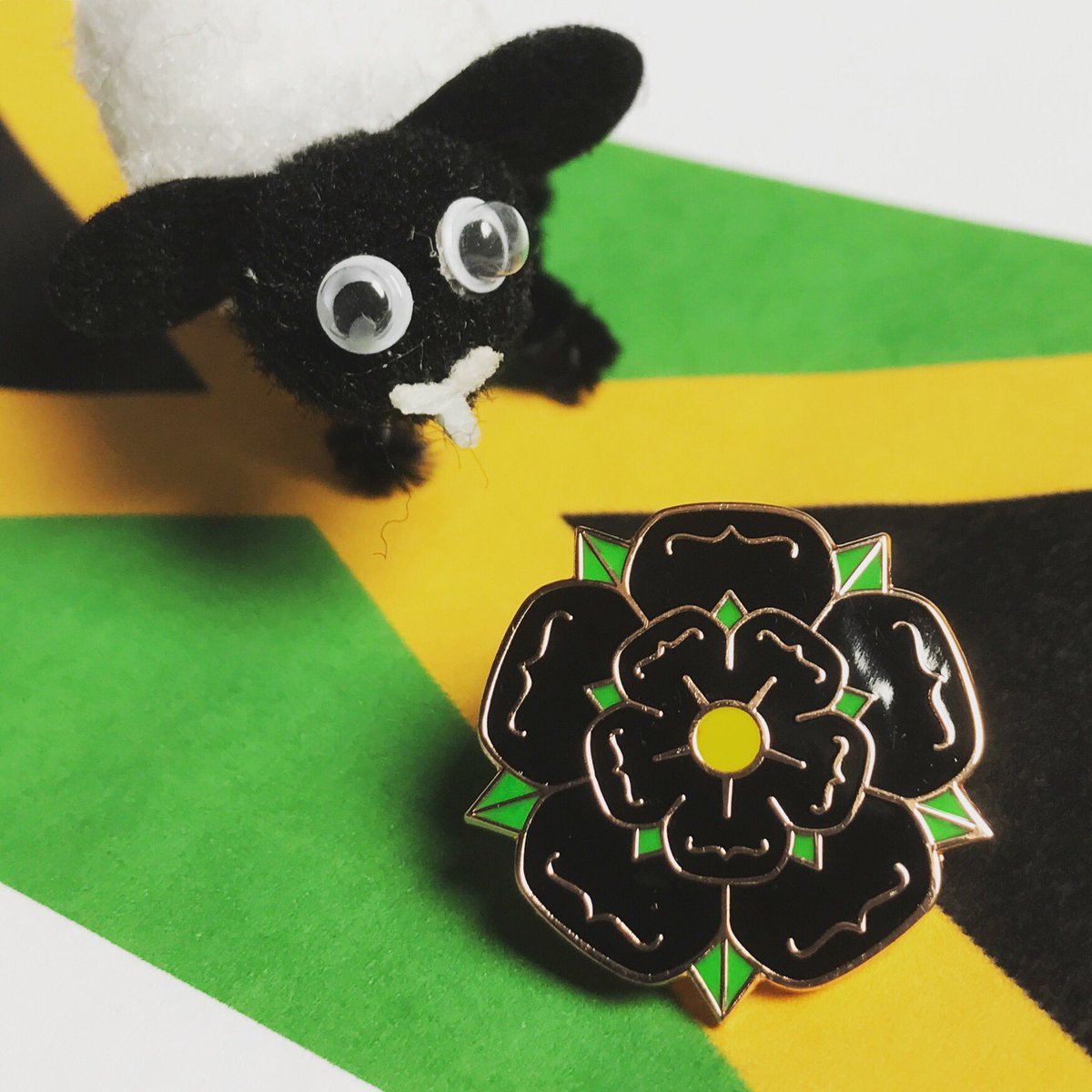 We’re delighted with this 🇯🇲 Jamaican-themed version of our white rose pin badge. Mags and her little friends love it too 🐑 ❤️#inspiredbyyorkshire #rosegold #pinbadge #jamaica 🇯🇲 #nationalflags #patriotic #fashionaccessories #british 🇬🇧 #design #sheep 🐑