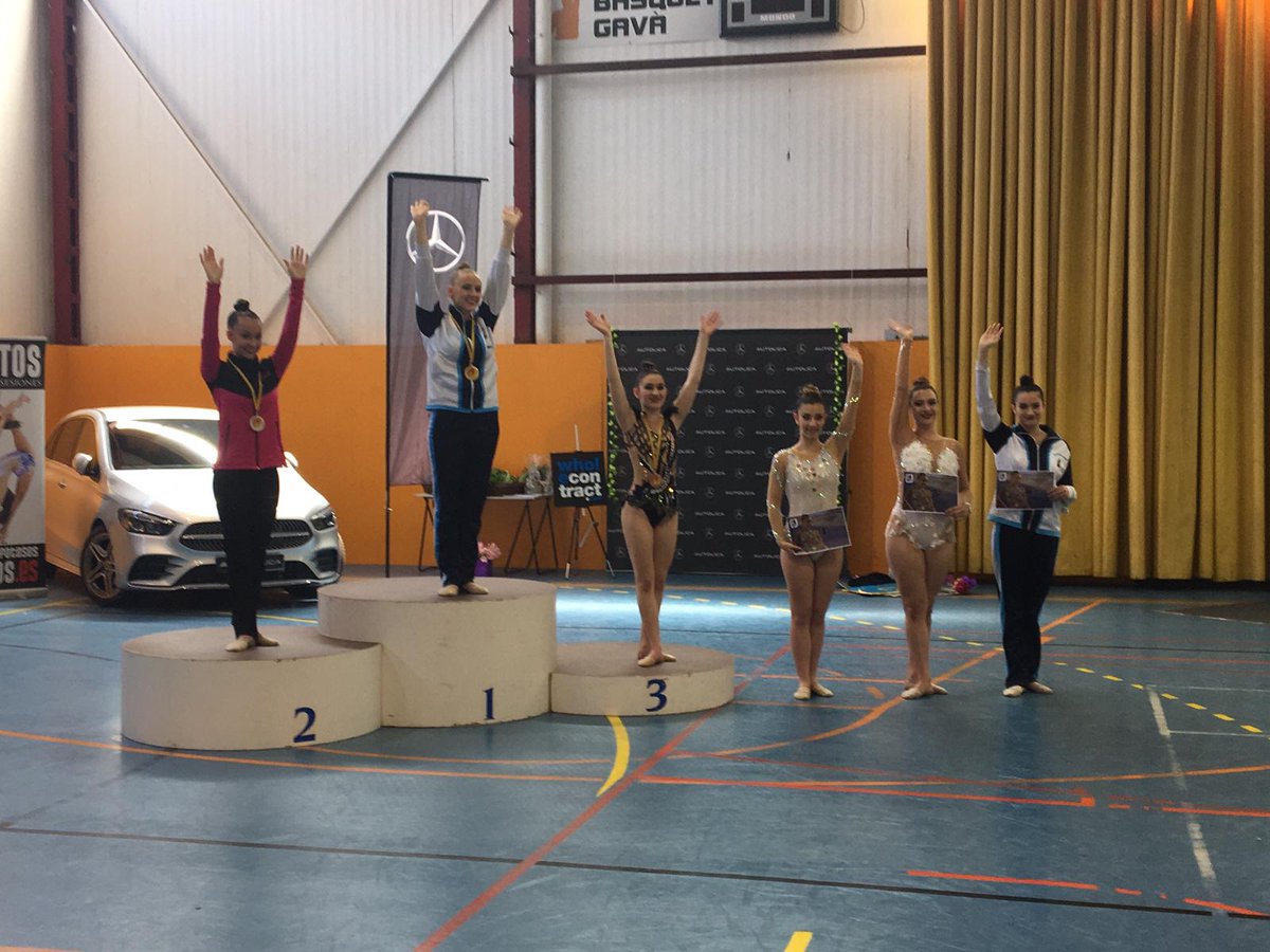 aebellsport's tweet photo. #aebgr #aeb0105 Nuestras chicas dándolo todo el día del trabajador 💪 Las juveniles en Gavà consiguiendo unas magníficas 🥉 y 5a posición y nuestras Alevines C y Cuarteto Alevín en el Trofeo Interclubs organizado por ASME! Enhorabuena Cuarteto por esa 🥈 No hay quien os pare!💙🖤 https://t.co/MZQNuavl7Y