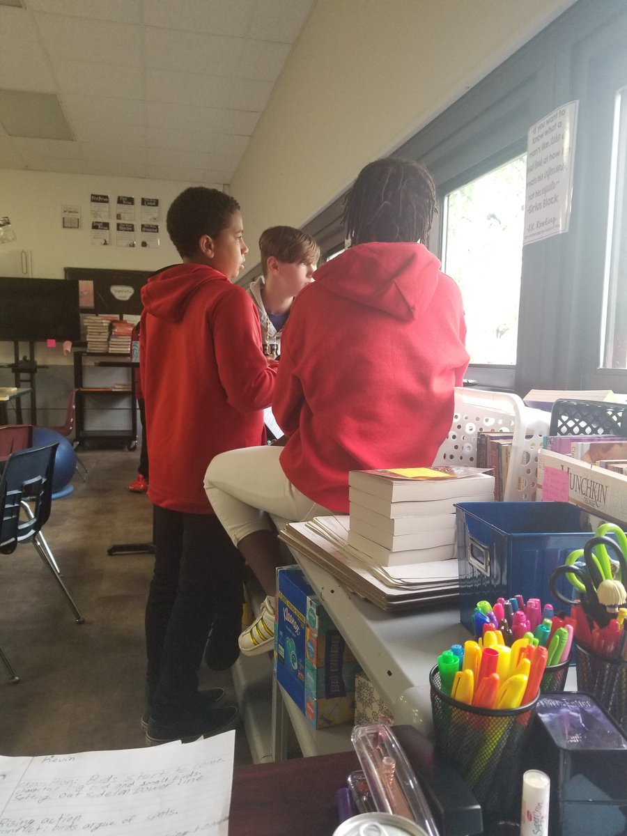 MsJacobi93's tweet photo. 6th graders are starting their day by reading various charts and graphs about DDT and Malaria.. a topic they have grown fond of debating! #13succeeds https://t.co/X4kN00oEVp
