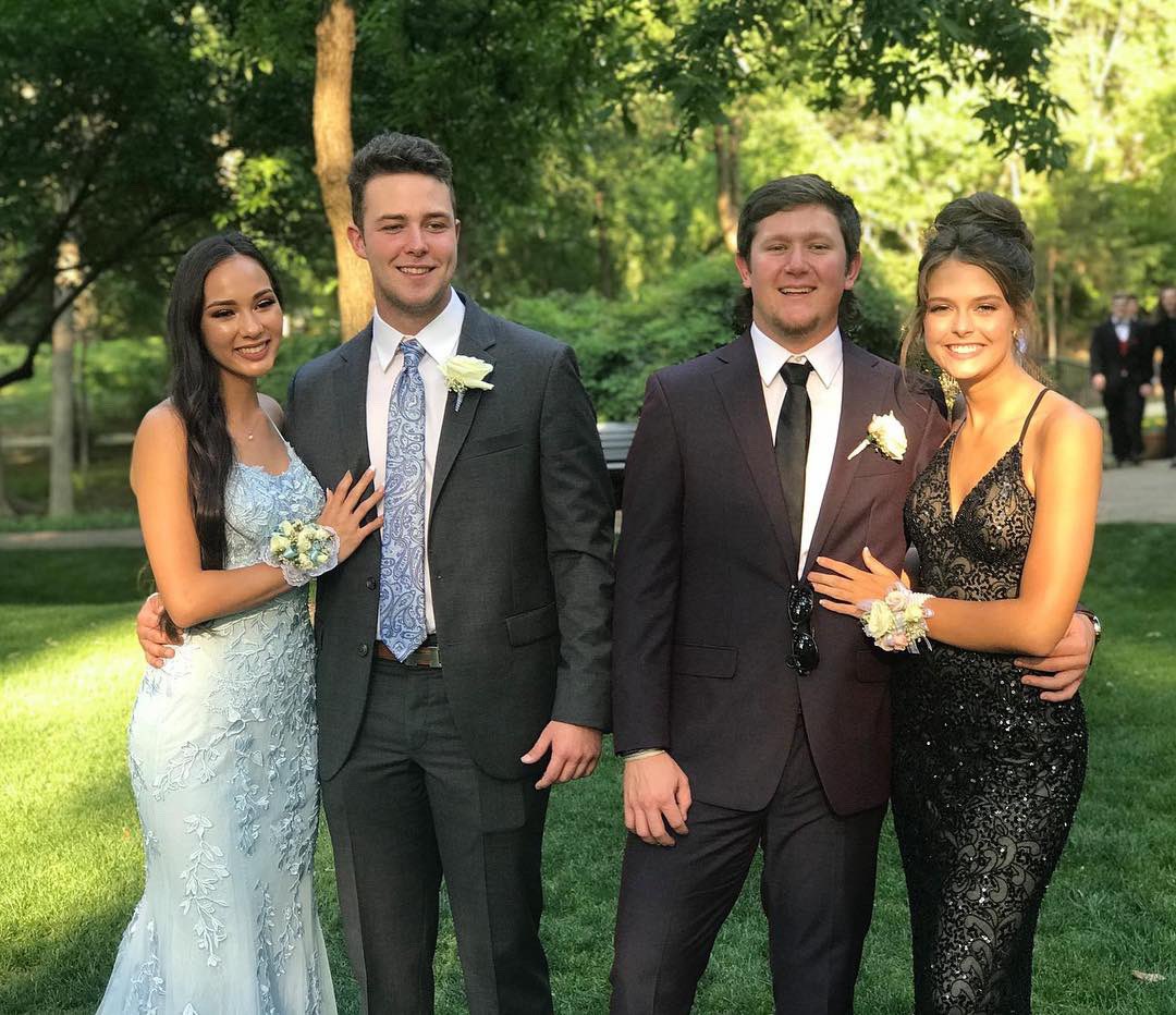seanherrel7's tweet photo. Prom ‘19 https://t.co/vD6z9wmF6j