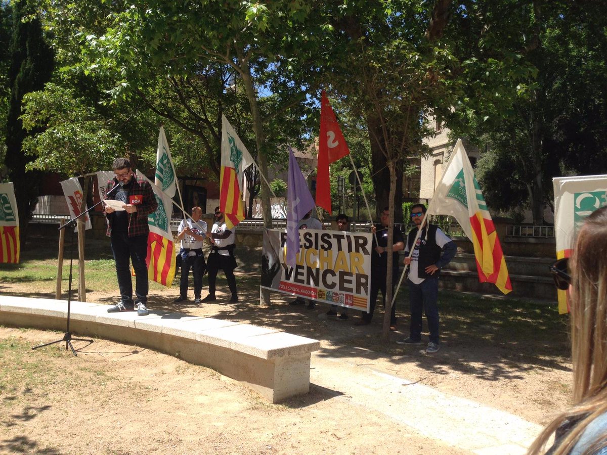 nazionobrera's tweet photo. #1demayo2019 Nuestro compañero Francho finaliza el acto con la lectura del manifiesto  de la CSA en aragonés.

#EsNuestroMomento https://t.co/3ifMzIdcB1