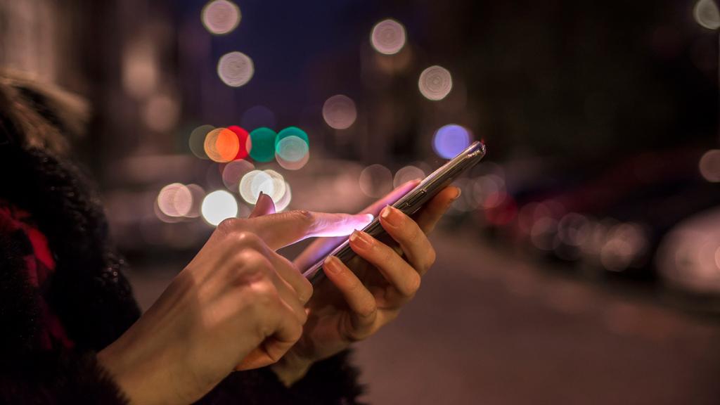 Cisco's tweet image. #OpenRoaming means better connectivity for places like airports, arenas and even #MWC2019: cs.co/6012E5C9i #WirelessWednesday