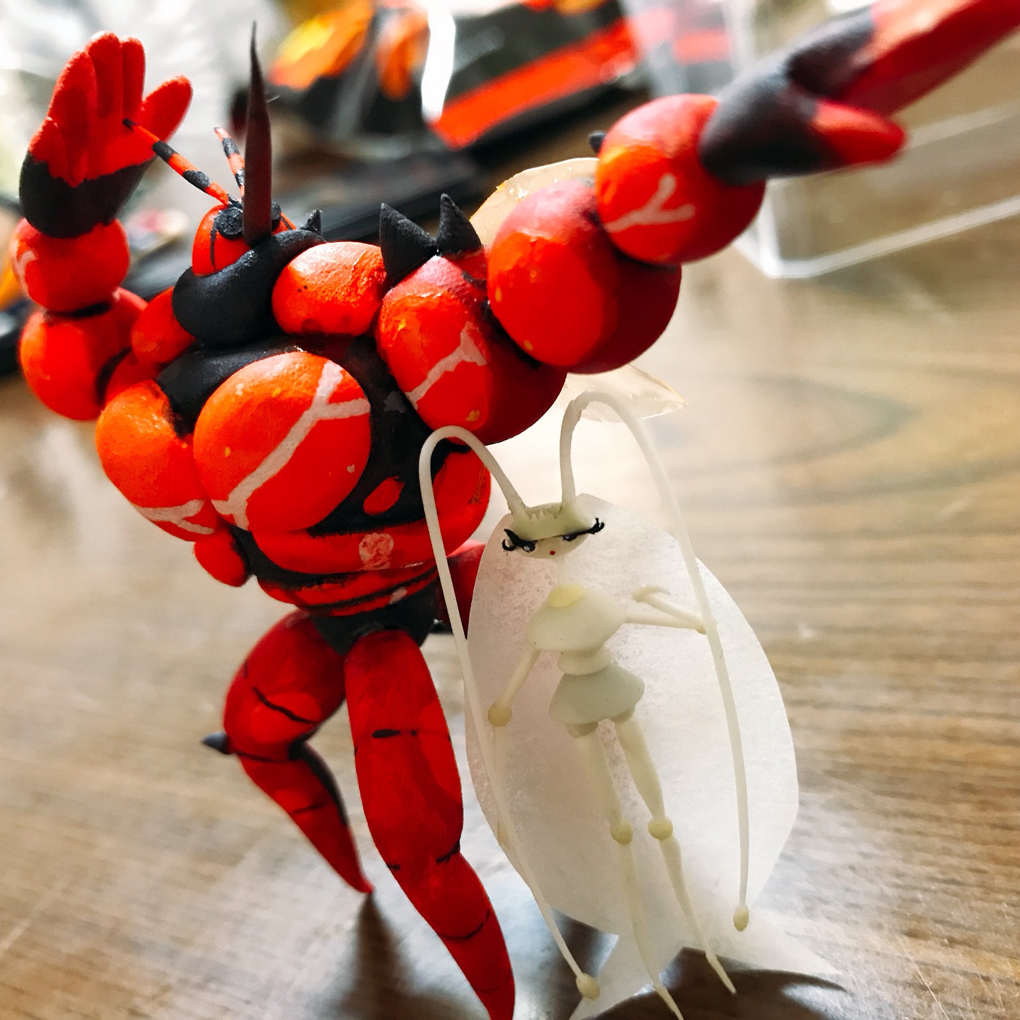 ワンスこねこね丸 マッシブーン 高さ240cmなので6cmを目指したかったけど6 3くらいに フェローチェ マッシブーンgxごっことぬいぐるみマッシとのツーショット 今回も樹脂粘土で作り翅はレジンでクリアパーツに 40分の1スケールのポケモンフィギュア