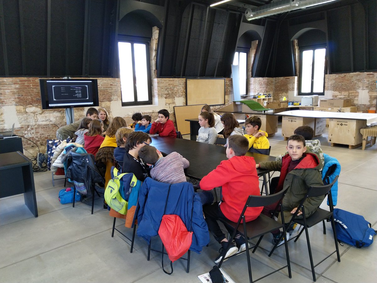 UbuIngenio's tweet photo. El pasado viernes 26 de abril los grupos de ingenio 2 estuvieron en el espacio UBUMAKER montando las cajas que habían diseñado ellos para cortar con la cortadora Láser. Grata experiencia.
@UBUInvestiga @FECYT_Ciencia https://t.co/JmYLoZn8xP