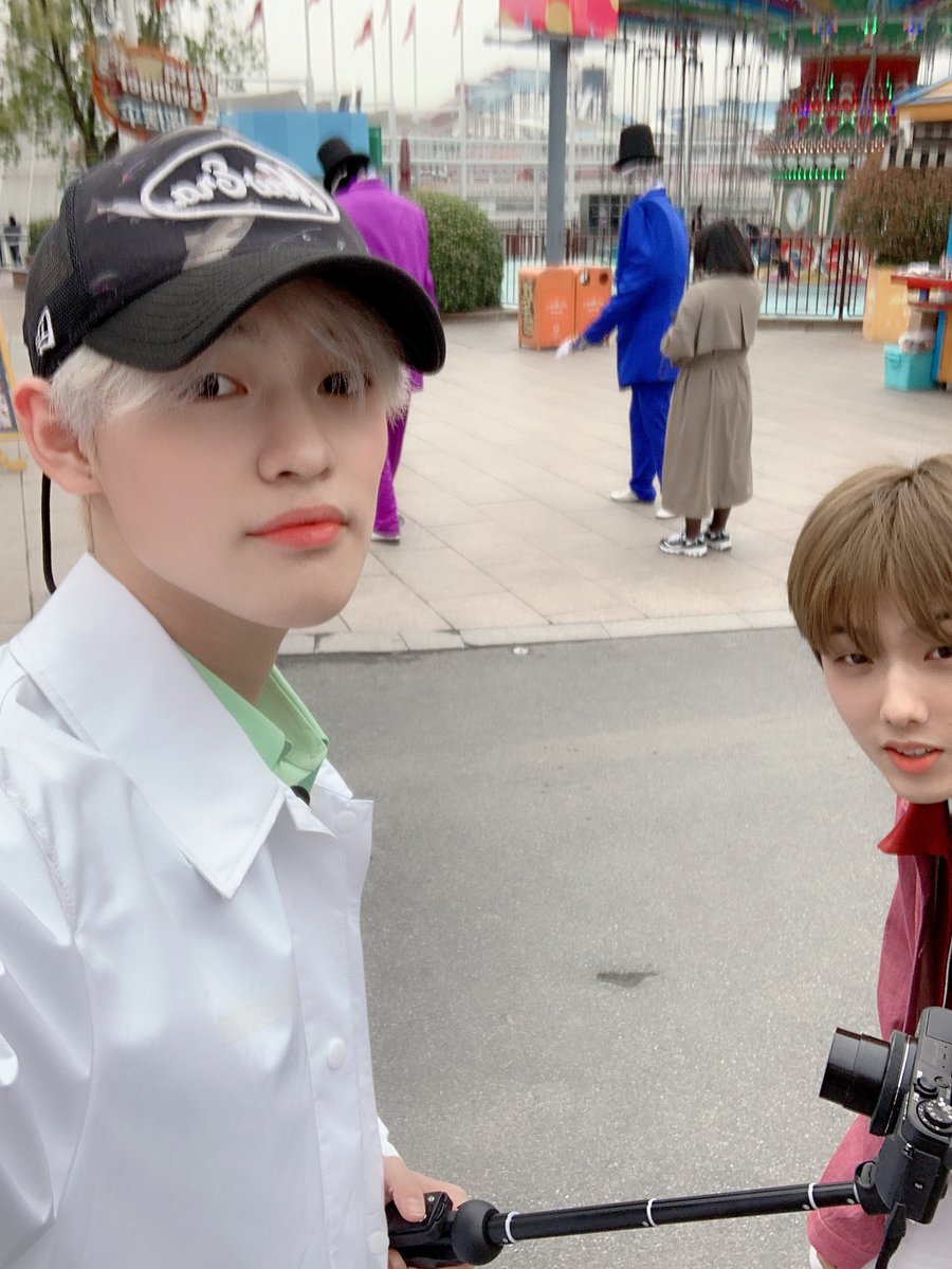NCTsmtown's tweet photo. 여러분 이것이 상하이에 야경입니다....
예쁘죠 ㅎ 
천러랑 완전많이 놀았고 먹었어요 ㅋㅋ 나중에 형들이랑도 놀러갔음 ㅠ

#지천 #요것그것 #이행시 
#지 #지성 
#천 #천재 
#ㅎㅎ
#NCT #NCTDREAM https://t.co/TFQCWh1jUd