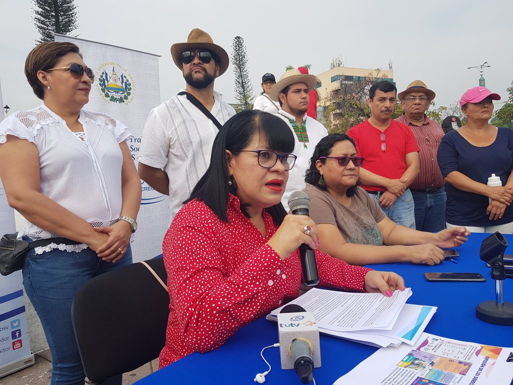 TrabajoSV's tweet photo. Ministra @EdibelGP dice que más de 240 mil personas se afiliaron a los distintos sindicatos de trabajos. https://t.co/wuek1NVp9N
