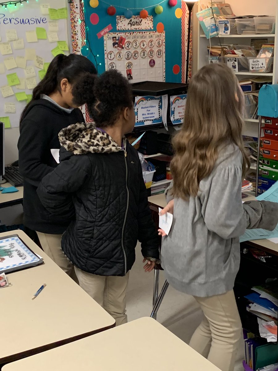 missycollins25's tweet photo. So much fun practicing vocabulary #headbandzstyle this morning! #engagedandlearning @CISDWalker @OfficialCISD #thewildcard βΊοΈ https://t.co/azIKfcewOO