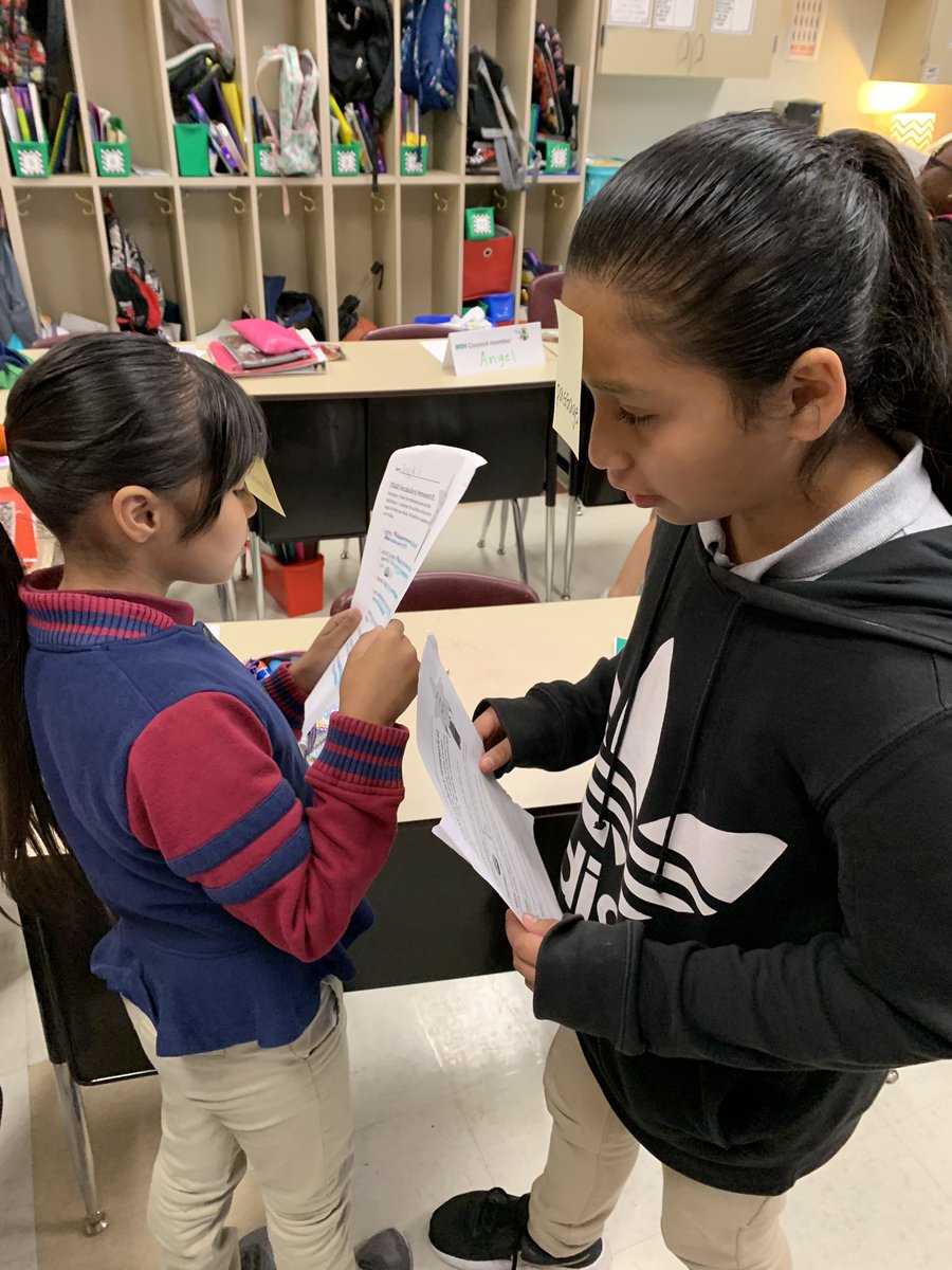 missycollins25's tweet photo. So much fun practicing vocabulary #headbandzstyle this morning! #engagedandlearning @CISDWalker @OfficialCISD #thewildcard βΊοΈ https://t.co/azIKfcewOO
