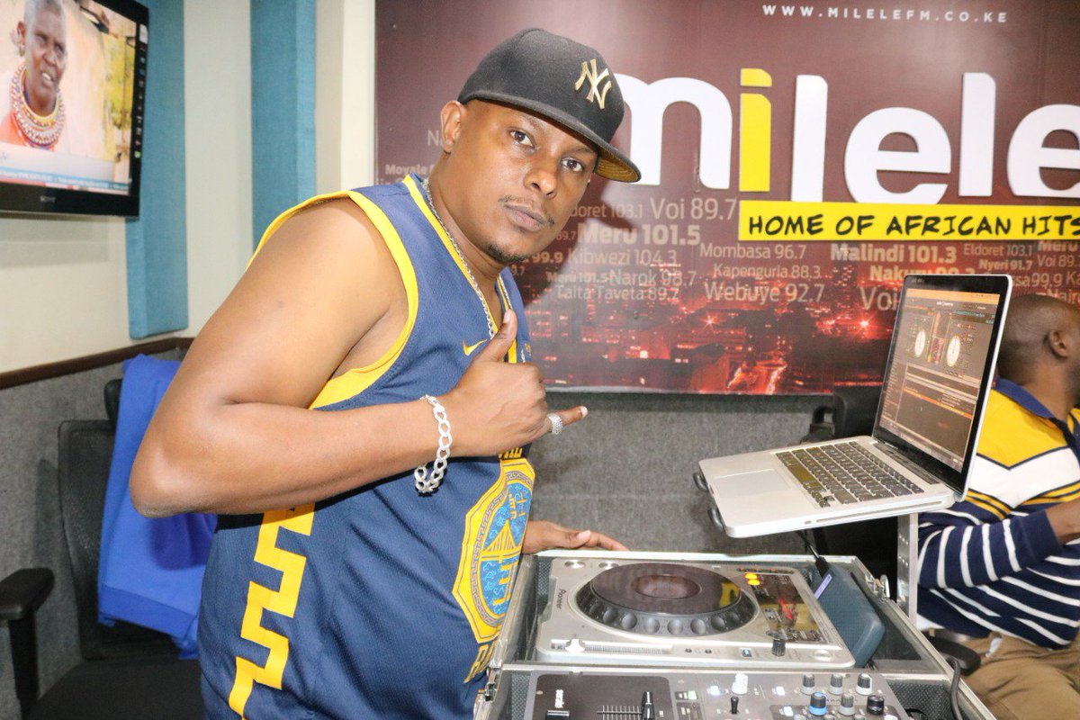mwikilisha's tweet photo. Ndani ya #MileleDrive Huyu ndio Konki Master mwenyewe @DjSlim254 akikupa #LabourDayParty Inakubambia wapi? https://t.co/Tjz1QDIMaP