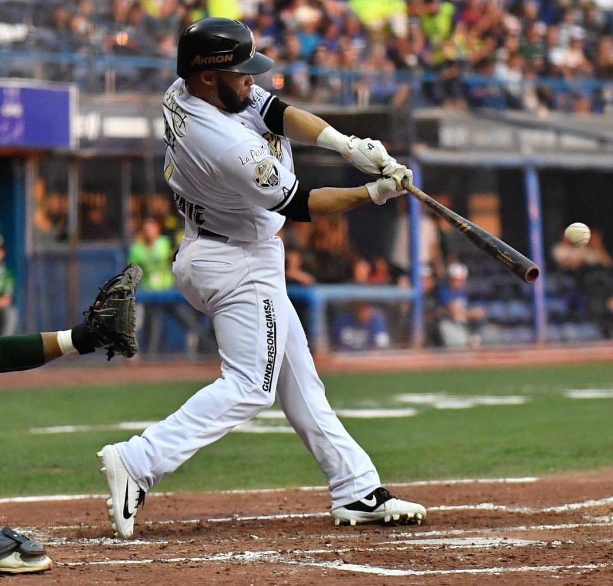 aguilascibaenas's tweet photo. Juan Carlos Pérez @juan_perez24 de 5-3, CA(18), 2RBI(13), .379Avg con @AcererosOficial.

9no partido de hits múltiples en la temporada y 4° en últimos 5J.

Tiene 8J consecutivos embasándose &amp; 6J conectando de hit (28-16, .571Avg, 8CA, 26TB, 2H2, 2HR, 7RBI, 2BB, 4SO). https://t.co/MhMtepA4ni