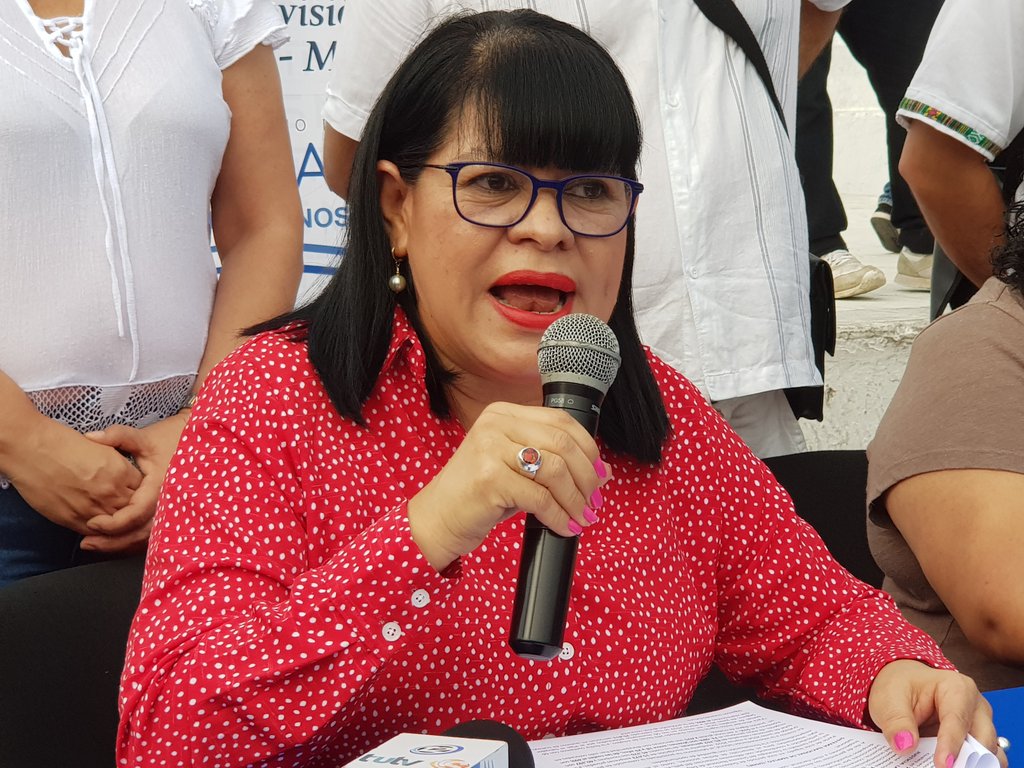 TrabajoSV's tweet photo. Ministra de Trabajo @EdibelGP informó sobre la aprobación de la "Ley de trabajo de gente de mar" y sus reglamentos, esto posibilita la colocación de juventudes en un puesto de trabajo, abriendo oportunidades en otros mercados laborales https://t.co/MT7B9pE7io