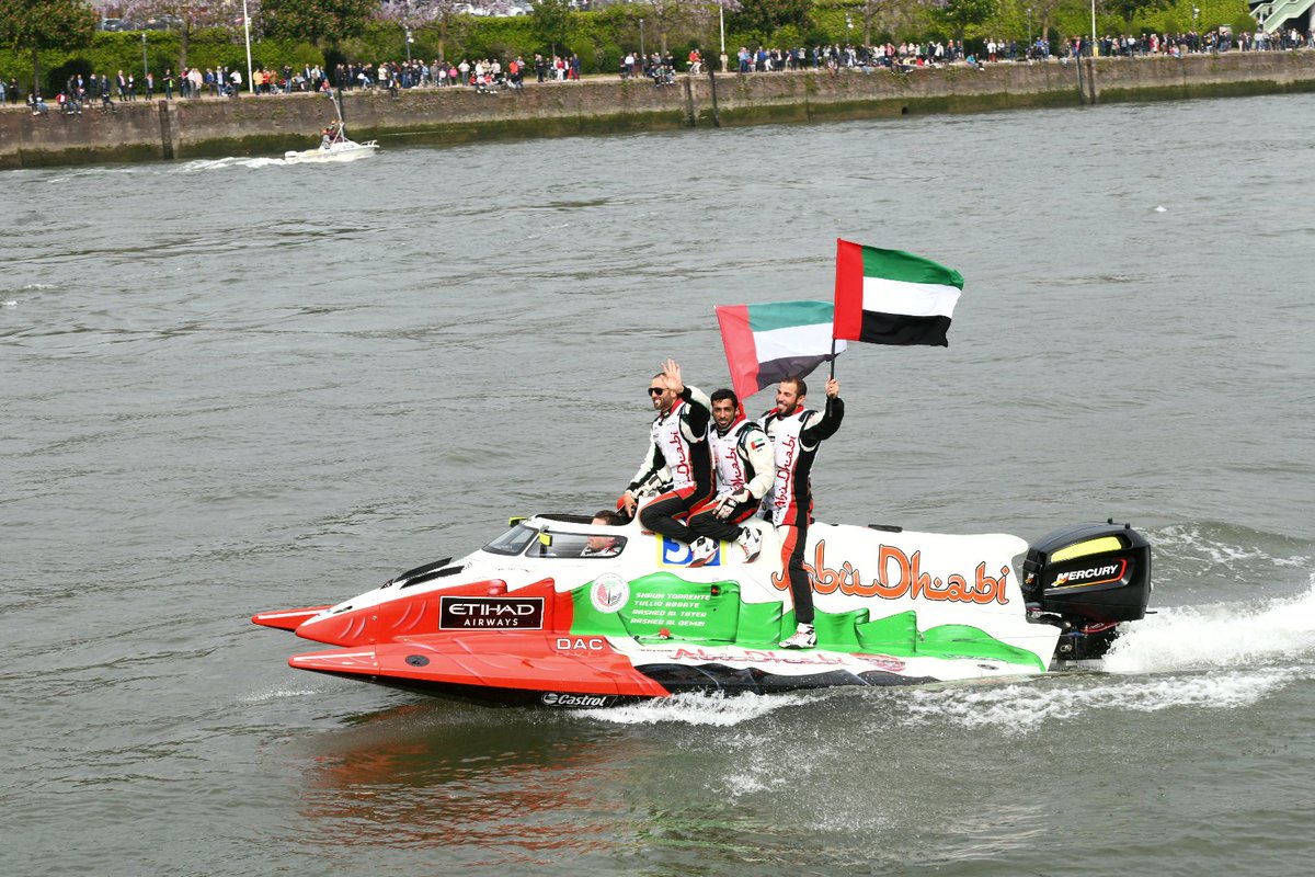 La course est enfin terminée ! Le vainqueur : Team Abu Dhabi 35 ! Suivez le podium et la remise des trophées sur <a href="/Sport_PN/">ParisNormandie Sport</a> ! <a href="/24HRouen/">24 Heures de Rouen</a> #24hRouen2019 #Normandie #sport #motonautiques