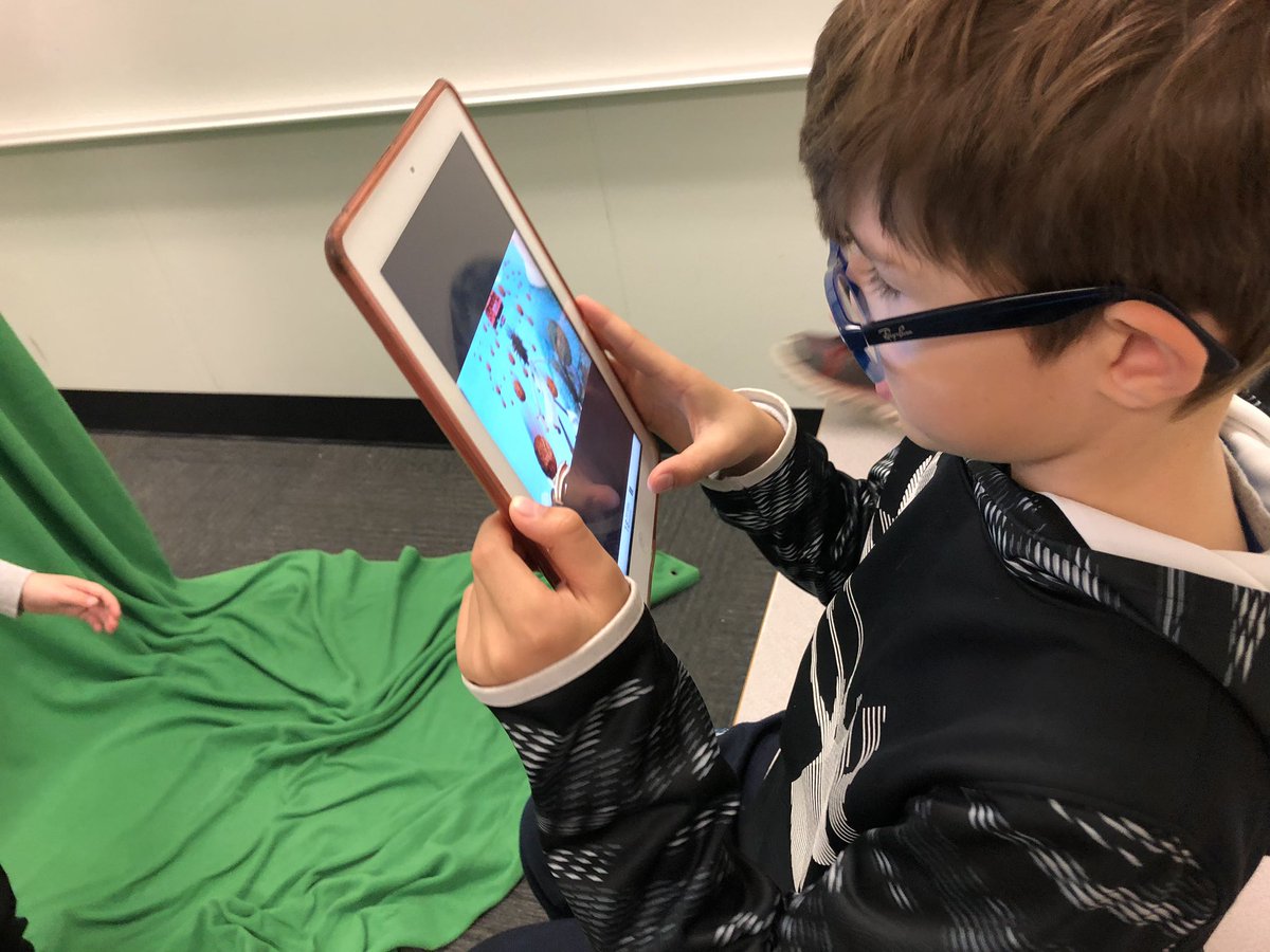 PJIteacher's tweet photo. Started our movie trailers today with @Fleet_paf Gr 3 Ss! They did an awesome job finding their backgrounds on #Kiddle then taking videos or images with #DoInkApp @PAF_ps #GreenScreen #MediaLiteracy #Tech #PrimaryTechnology #MovieTrailers https://t.co/S0pWd0xY1v