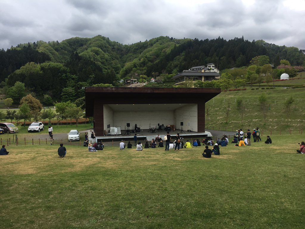 ni_hao_blue's tweet photo. 宮ヶ瀬ダム野音
BEATDAM2019
ありがとーーーーーーーー
死ぬほど自然が苦手なんだけど
なんだろ、こんな日があるから、
だからわたし音楽やり続けてるって感じ!!!!!!!!!
#DAIEISPRAY
#NotItYeah
#FUCKER
#crocodilecoxandthedisaster https://t.co/hjmxRL7kfi