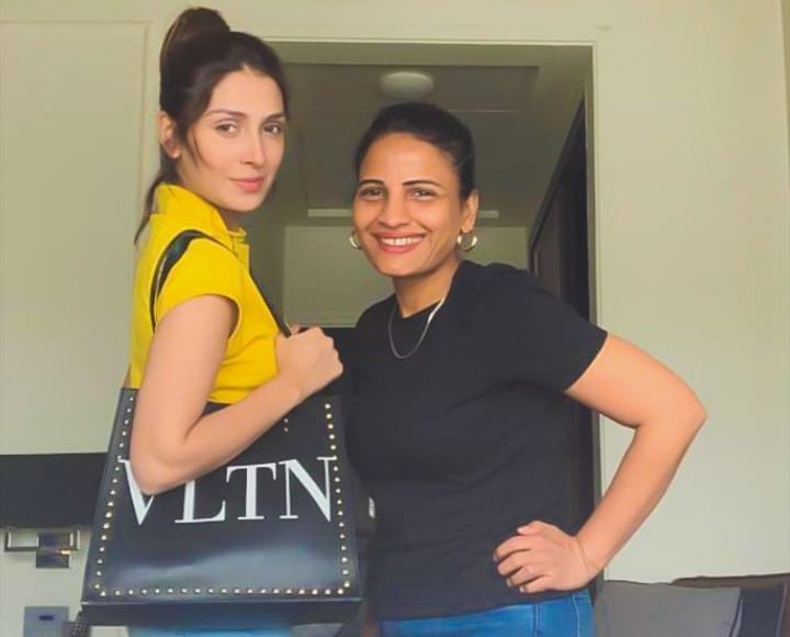 Ayezakhan_ak's tweet image. With this beautiful @AnilaMurtaza 
#fabfitfunpartner