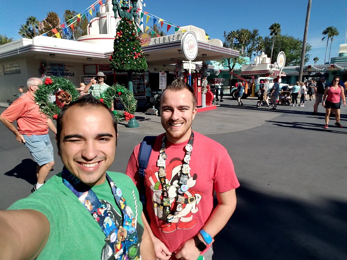 RealtorDan92's tweet photo. One of my greatest memories is the magical Christmas time at Disney's Hollywood studios!

#disneyparks @DisneyParks #disneyparkslive https://t.co/q9Z3Pj3H8q