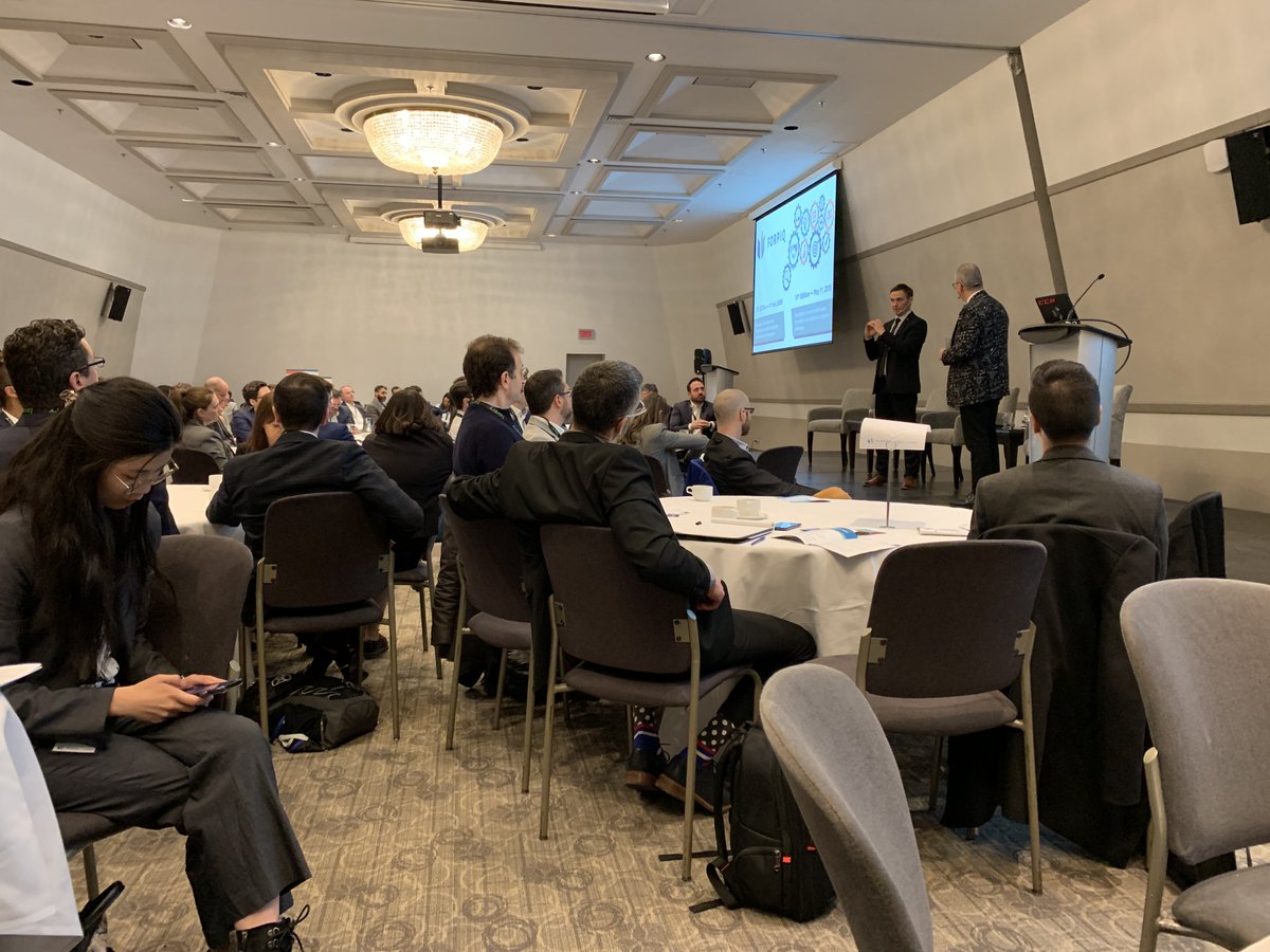 FORPIQ's tweet photo. Conférence d'ouverture: Carl Blanchet, directeur corporatif de l'innovation chez Cascade, nous parle de l'innovation apportée par la PI dans un marché traditionnel. #FORPIQ10e https://t.co/0xzJFlZG31