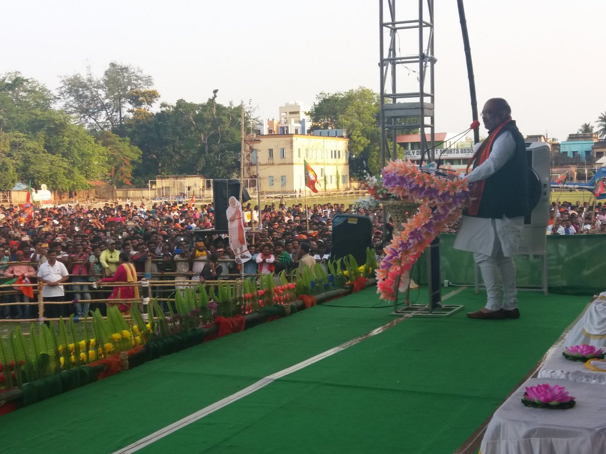 anirbanganguly's tweet photo. Electrifying atmosphere & crowd connect, especially when Sh @AmitShah asks whether there should be democracy in #WestBengal, whether they should be able to vote without fear? Vote without fear, the central forces are there to protect you #Bengal4Modi #Modi4Bengal https://t.co/MtmaNjAN7r