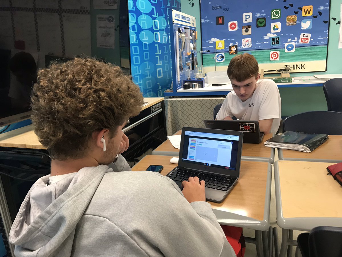 PSwithAmy's tweet image. Crunch time in #APComputerScience! #GHScotties are finishing up their projects for @CollegeBoard! #MaximizingPotential