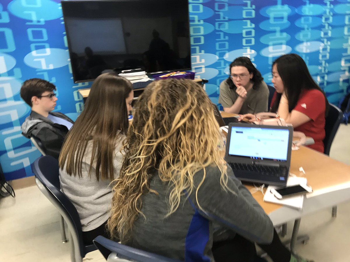 PSwithAmy's tweet image. Crunch time in #APComputerScience! #GHScotties are finishing up their projects for @CollegeBoard! #MaximizingPotential