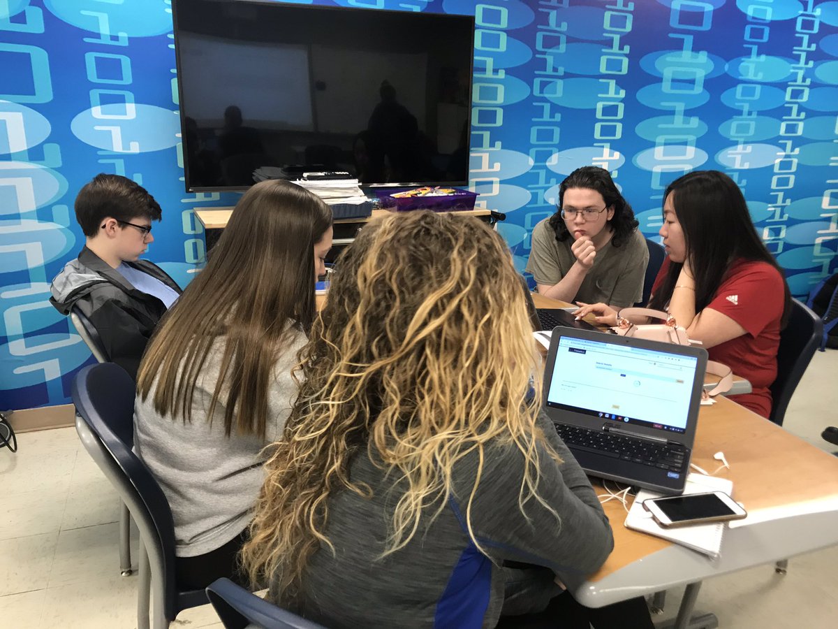 PSwithAmy's tweet image. Crunch time in #APComputerScience! #GHScotties are finishing up their projects for @CollegeBoard! #MaximizingPotential