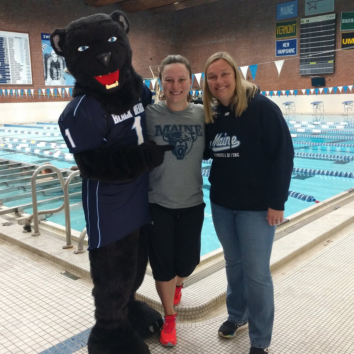 heyamoose12's tweet photo. Happy Maine Day #MaineDayofGiving19 #BlackBearNation @BananasTBear https://t.co/ixrk5NXmwJ