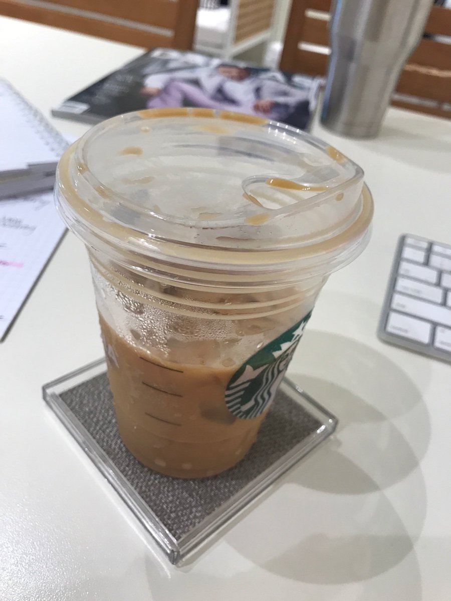 ehreames's tweet photo. @Starbucks I know it’s your nitro lid but what if you got rid of the lids for straws all together and just did these? 10/10 would support this change. #bebetter https://t.co/0zP981p9I3