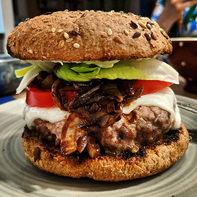 Bockenheim Home-grilled Burger 😍

Beef
Goat Cheese
Tomato
Balsamic Onions
Salad
Avocado Sauce

#burger #homegrilled #bbq #beef #patty #goatcheese #balsamiconions #avocado #homeburger #homemade #tasty #burgerporn #burgerholic #burgermania #burger🍔 #bu… bit.ly/2IVsVEb