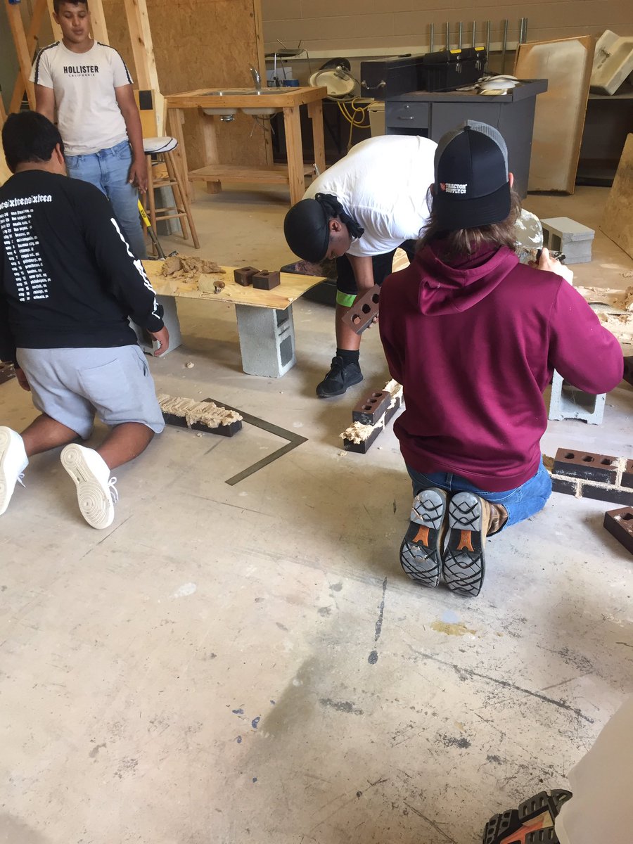 mcnattpat's tweet photo. Day 2 Laying a stretcher course with no level right now #pelionbuildingconstruction https://t.co/DUUR6GxR8g