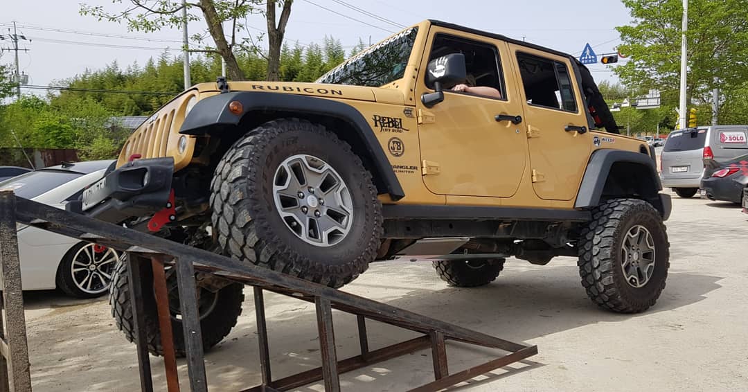 Some baby flex!
I think I need a new lift!

<a href="/THEJeepMafia/">The Jeep Mafia</a> <a href="/Jeep_Fans/">Jeep Fans</a> <a href="/Thejeepboss/">Jeep Boss</a> <a href="/TopJeepers/">Top Jeepers</a> <a href="/NutsJeep/">JeepNuts</a> <a href="/addictedtojeeps/">Addicted To Jeeps</a> <a href="/adamsdriveshaft/">Adams Driveshaft</a> <a href="/TeraFlex/">TeraFlex</a>