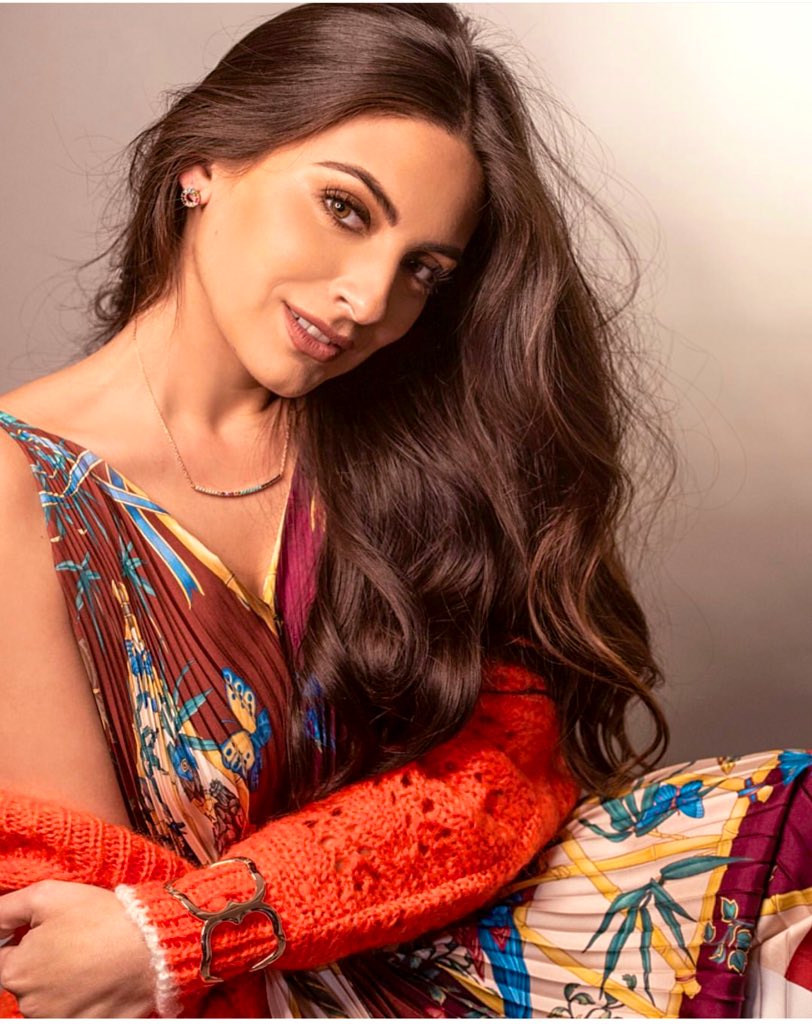 fabsAraiza's tweet photo. Bendecido inicio de mes 🙏🌻🌹💚 gracias porque llegaste a este 🌍 a pintarlo de bonitos y mágicos colores 🎨 mi boni, mi muchachita, mi norteñita ❤️ #LoMejorEstaPasando 🅰️🅱️ @anabreco https://t.co/zn20iQprqe