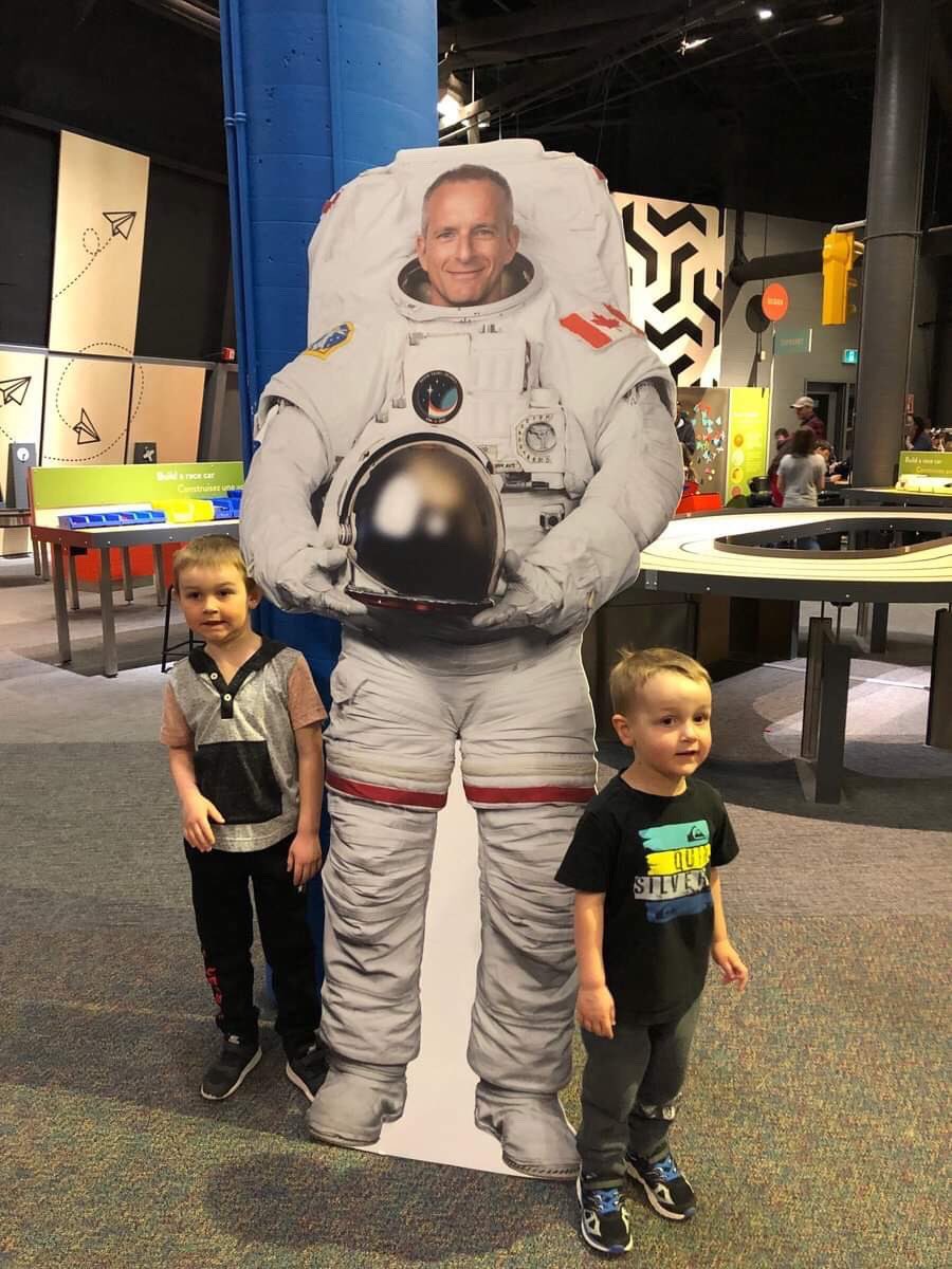 csa_asc's tweet photo. You would like to take a photo with @Astro_DavidS? This is your chance! Bring 2D David across 🇨🇦 and all over the world! Take a picture with our 2D astronaut and share it on social media with #David2D: https://t.co/IJRRBElQCs. #DareToExplore https://t.co/jMuZl6bSUl