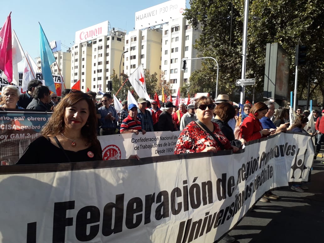 ChileMatrones's tweet photo. Como #ChileMatrones presentes a esta hora en marcha por el #1deMayo #DiaDelTrabajo #DiaDelTrabajador https://t.co/1xfeGWTbgu