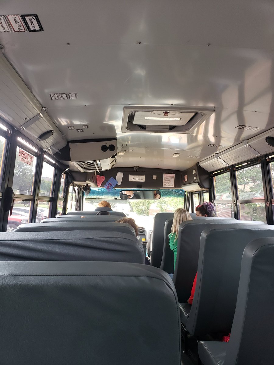 MrsSilerHippos's tweet photo. And we're off like a herd of turtles...#kindergartenfieldtrip
#crowesnestfarm #letthecrazinessbegin #Good2BeLOE @MrsBernsteinLOE @MrsBammelRRISD @KisselburgRRISD @MsLarsonKinder @PilgrimDeafEd https://t.co/rGDZKo8qO0