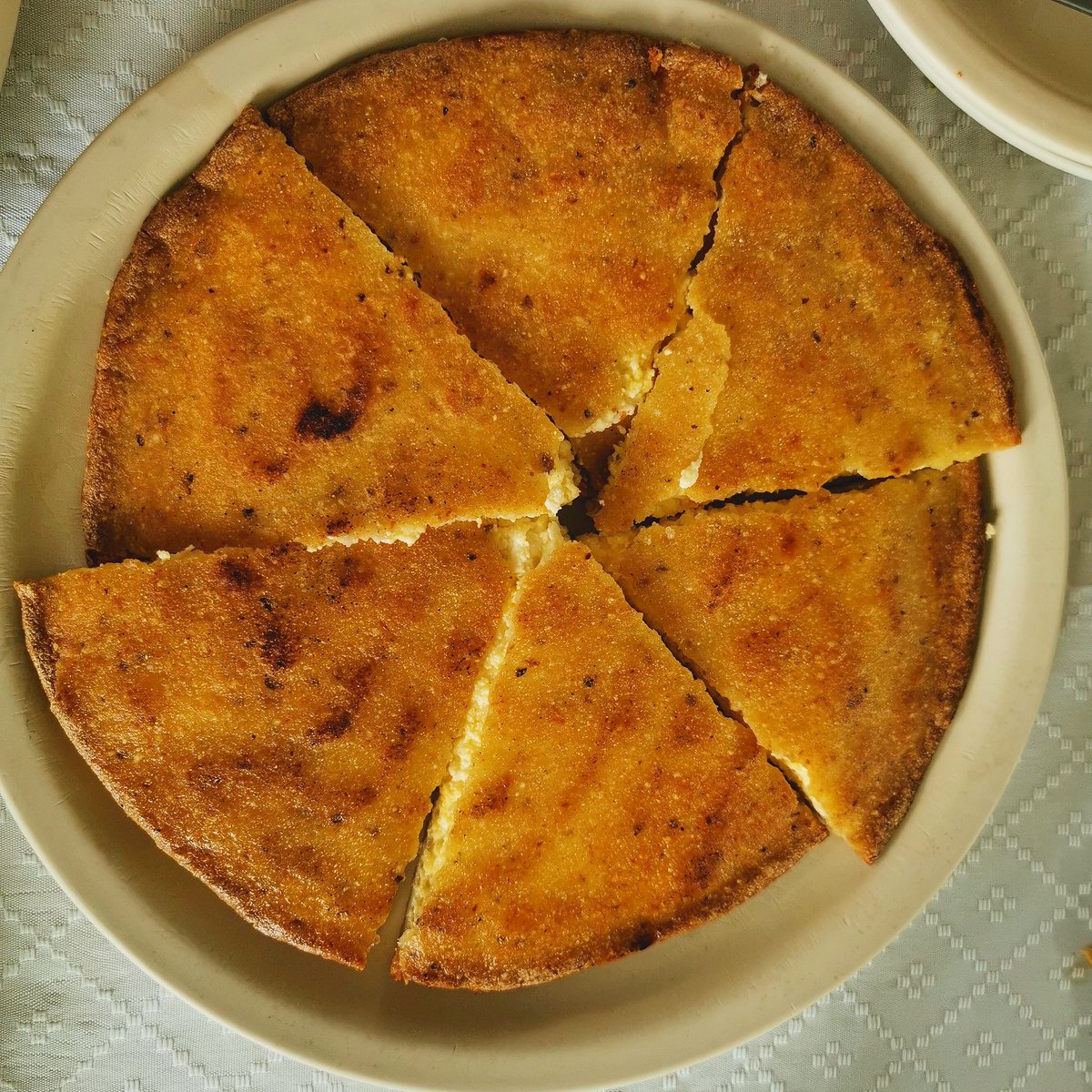 Tortilla gruesa de ajo rellena de huevo y queso crema, creación de la gran Francis Acuña en el restaurante Mi Lupita en Jalapa, Tabasco 🥰🥰🥰🥰🥰