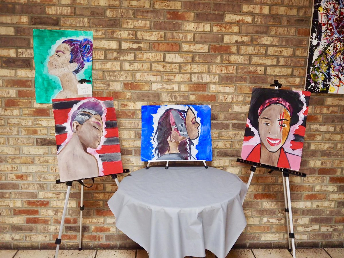 newcomoutreach's tweet photo. We were privileged to support some young artists from Dyett High School as they organized their art show. Each student participates in our KEY Program. https://t.co/zwmOK9S1t4