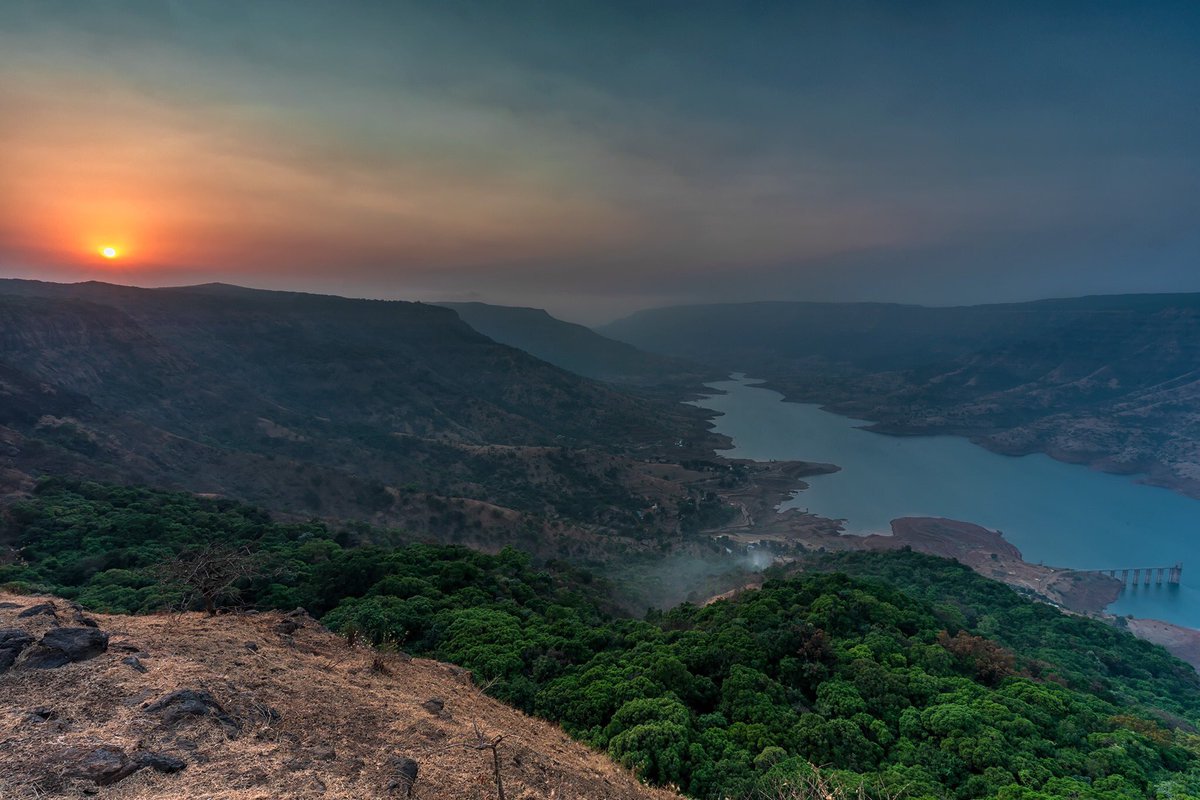 ketanvikamsey's tweet photo. | Sunset at Kate's Point, Mahabaleshwar, Maharashtra |
#KatesPoint #Mahabaleshwar #Sunset #KVKliks #incredibleindia #IndiaTourism #picoftheday #photooftheday #traveltheworldpix #wonderful_places #ketanvikamsey #canonasia #canonusa #Christina_Shorter #Kristen_McNicholas https://t.co/Nwa3T1aFO2