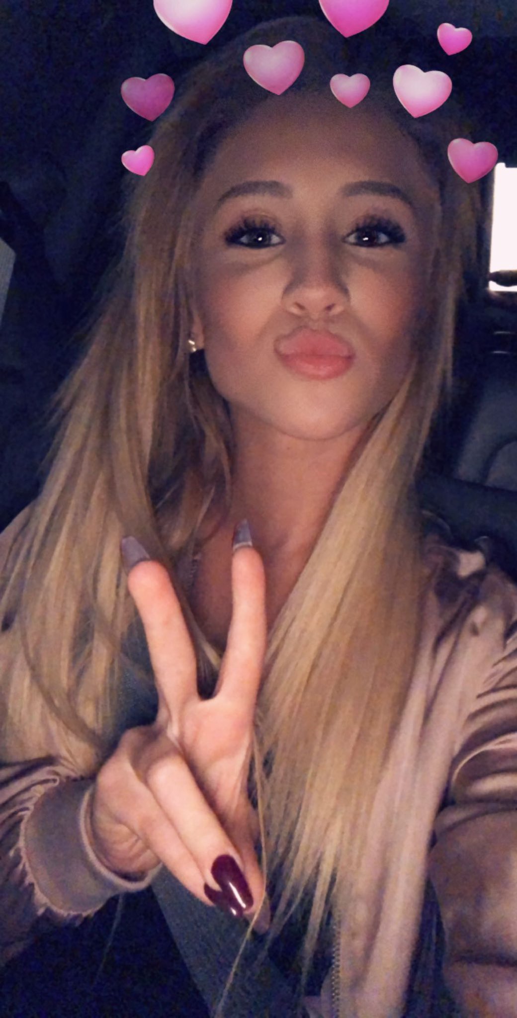 2 pic. Go back blonde, stay dark (vote on next tweet) https://t.co/Jrpuxxhj6K