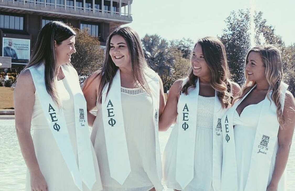 Congratulations to our graduating seniφrs, we’re going to miss you so much! 💚 #LML