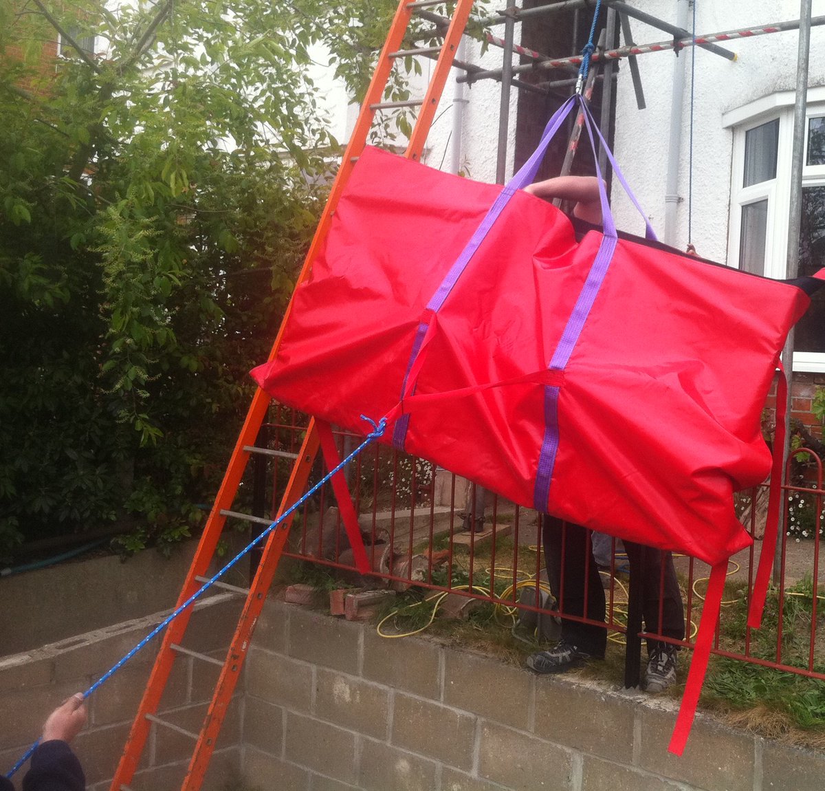 SolarSurveyTool's tweet photo. Soft Liner Solar Panel Lifting Bag For Sale in Suffolk UK. https://t.co/RLVfKPnRkb Access the scaffolding with a fold up panel bag. https://t.co/HIMz8J5Xvw