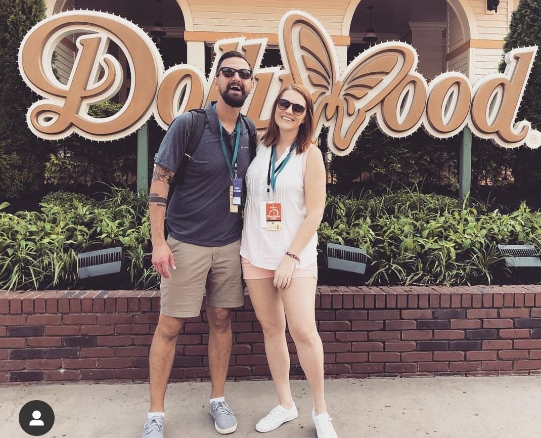 MamaManatee90's tweet photo. My 2 favorite humans are only an hr away from me and my allergies chose today to act out!!! #dingdang @TheJennTracker @thetimtracker https://t.co/gGNMr1gtPh