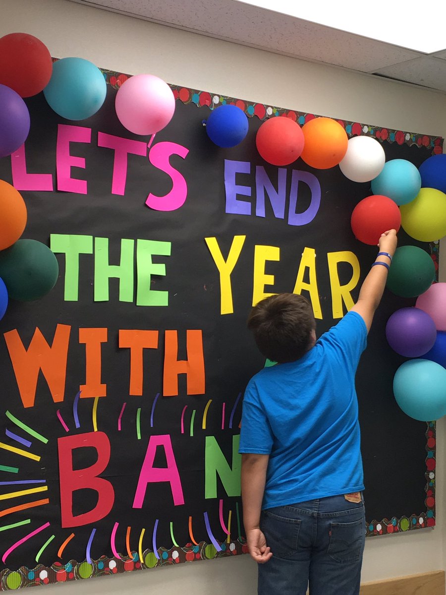 DowntownDragons's tweet photo. Ending the year with a BANG! Morning Words of Wisdom speaker gets to pop a 🎈! #positivity #DowntownCares #teamBCSD @NoreenBart @DowntownNguyen @DrCaliGrit @LizBarajas007 @MrsChavezBIS @MarkALuque @mags_gubbsm @AbeRiveraEdu @tprieto @LemuelKwon @stmcclain @dianeteambcsd https://t.co/EOqUocUf1g